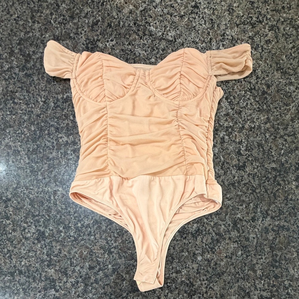 Lulus Womens Peach Mesh Ruched Off The Shoulder Bodysuit‎ Large Sweetheart Neck
